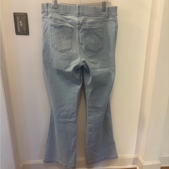 SPANX Pull-on High Rise Flare Jeans || Light Wash || Size Large - Picture 5 of 9